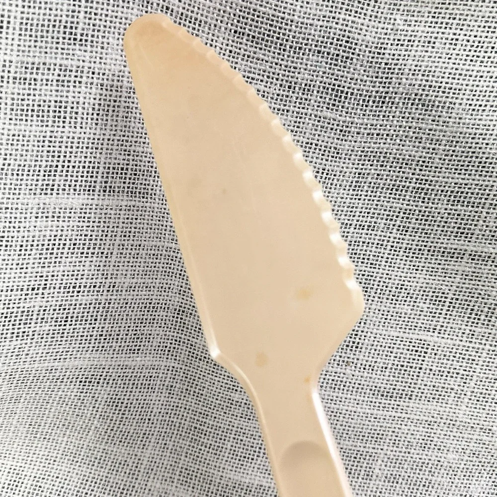 Tupperware Knife Cake Pie Slicer Server‎ #1819 Almond Beige USA Vintage